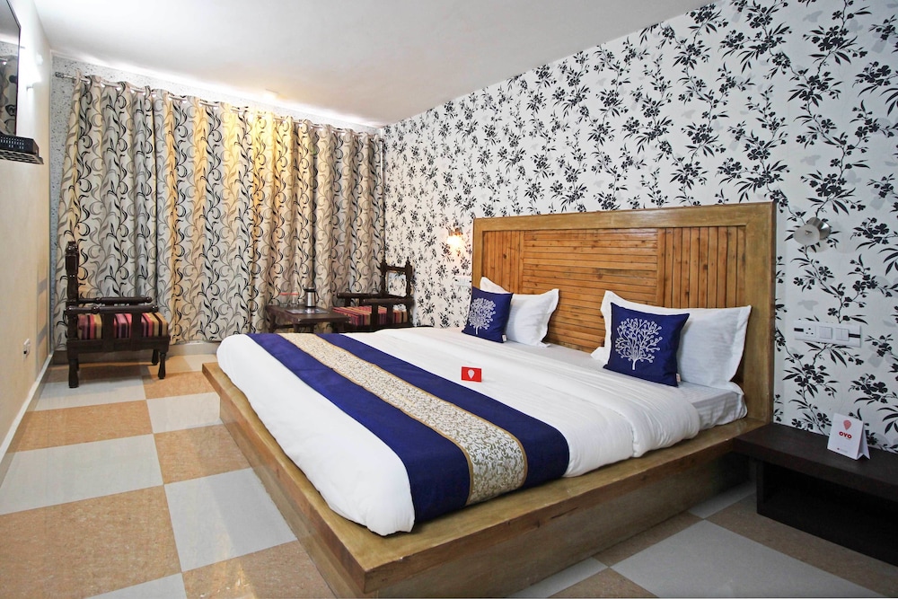 OYO 4945 Abdullah residency