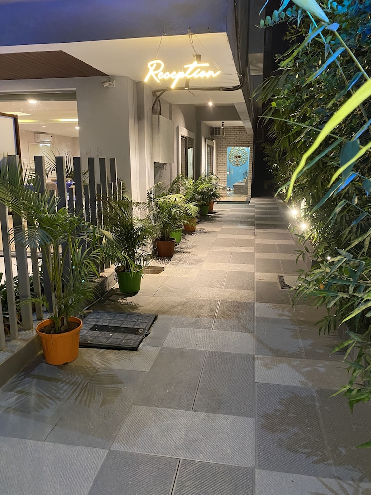 Hotel Mumbai House - LIG Behind CHL Hospital