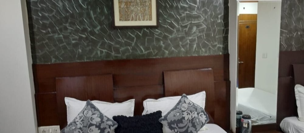 Hotel Udhav Palace