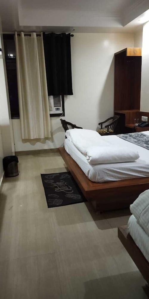 Hotel Udhav Palace