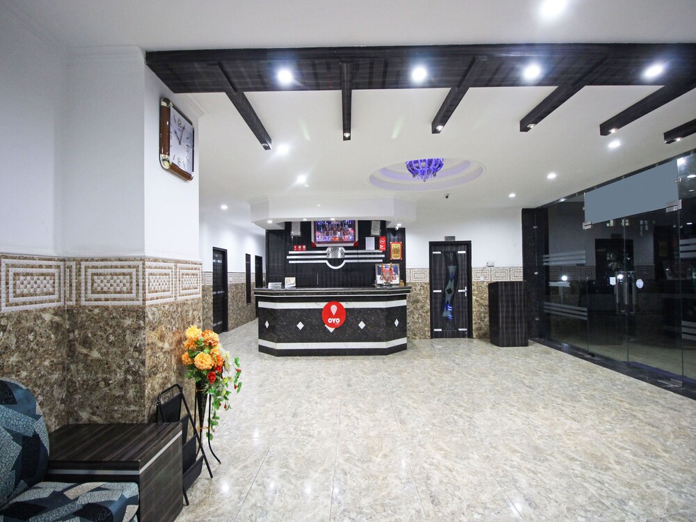OYO 5093 Hotel Broadway