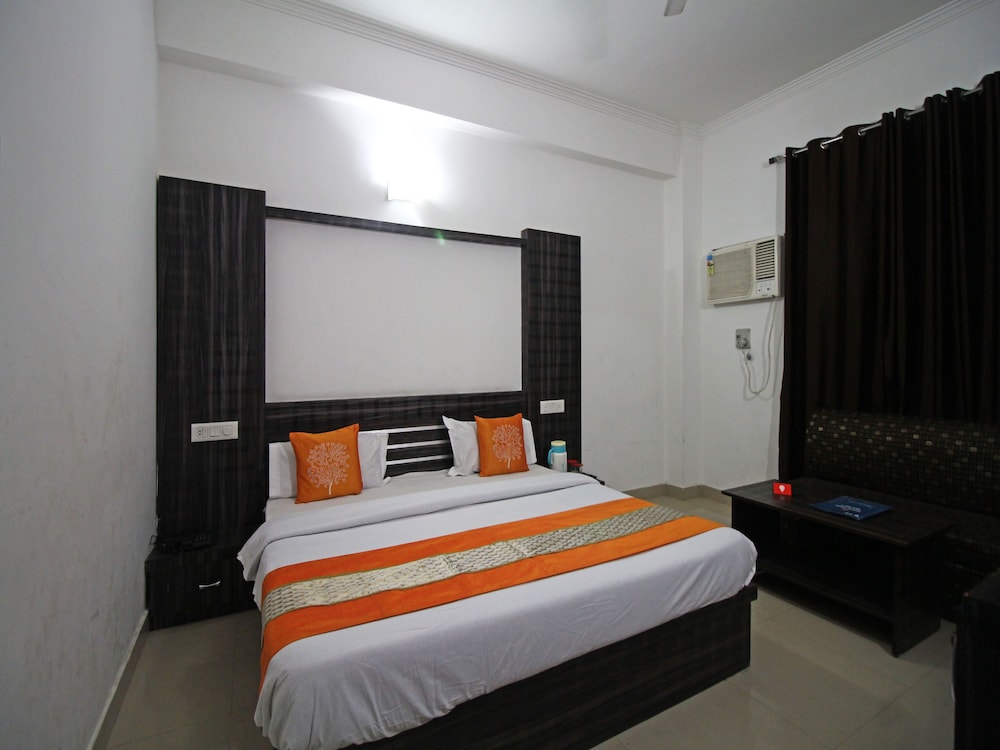 OYO 5093 Hotel Broadway