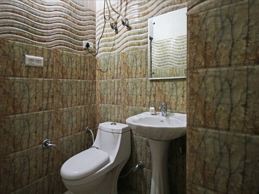 OYO 5093 Hotel Broadway