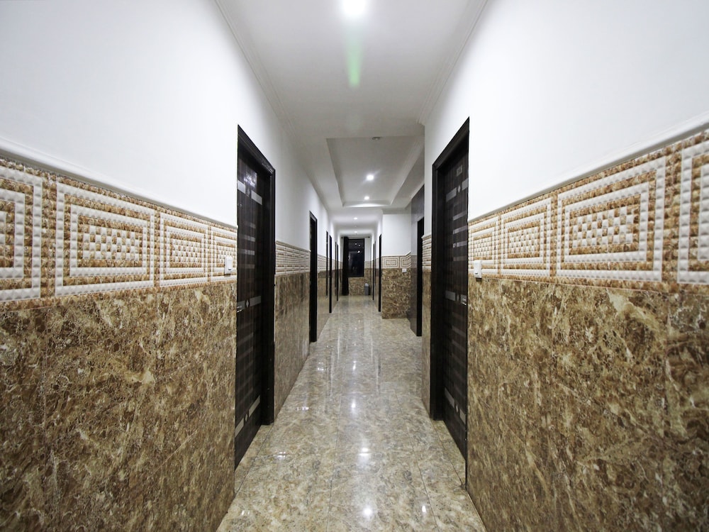 OYO 5093 Hotel Broadway