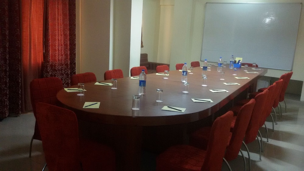 Hotel Maiden Residency