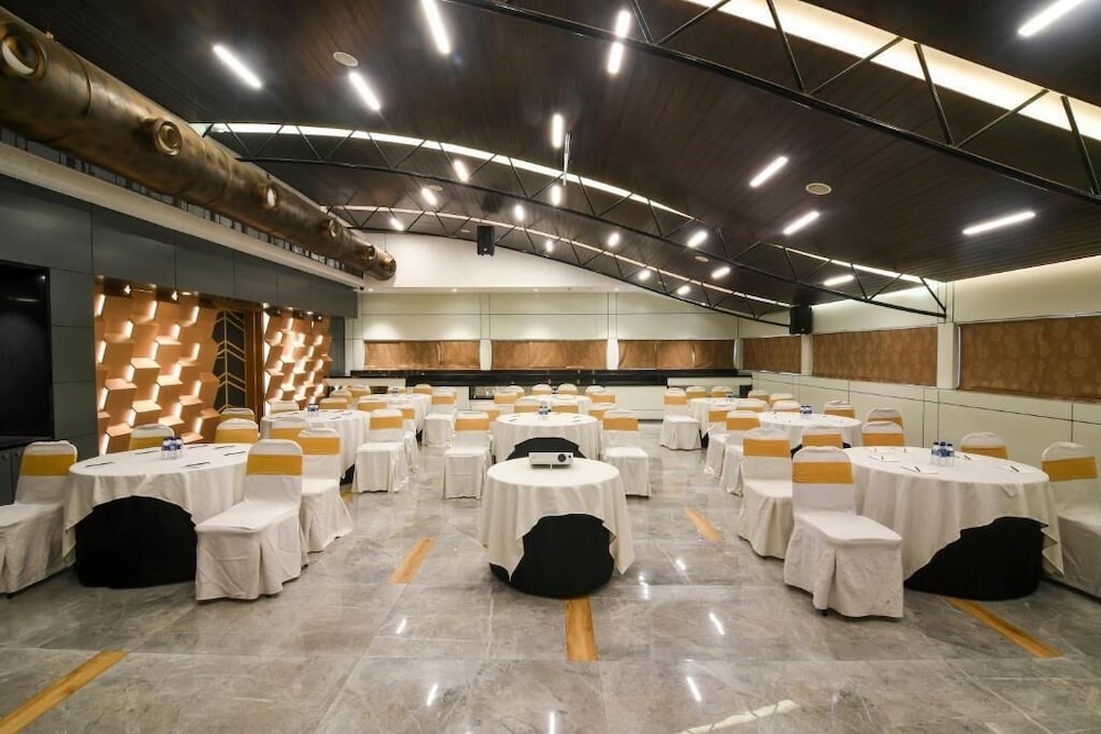Hotel Suncity Residency