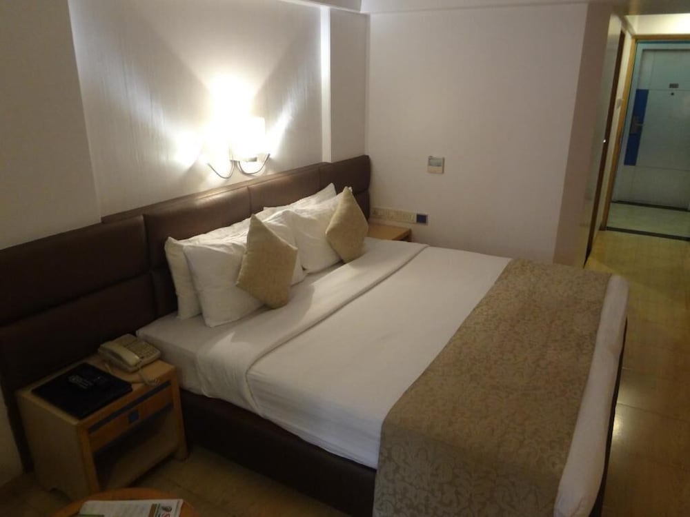 Hotel Suncity Residency