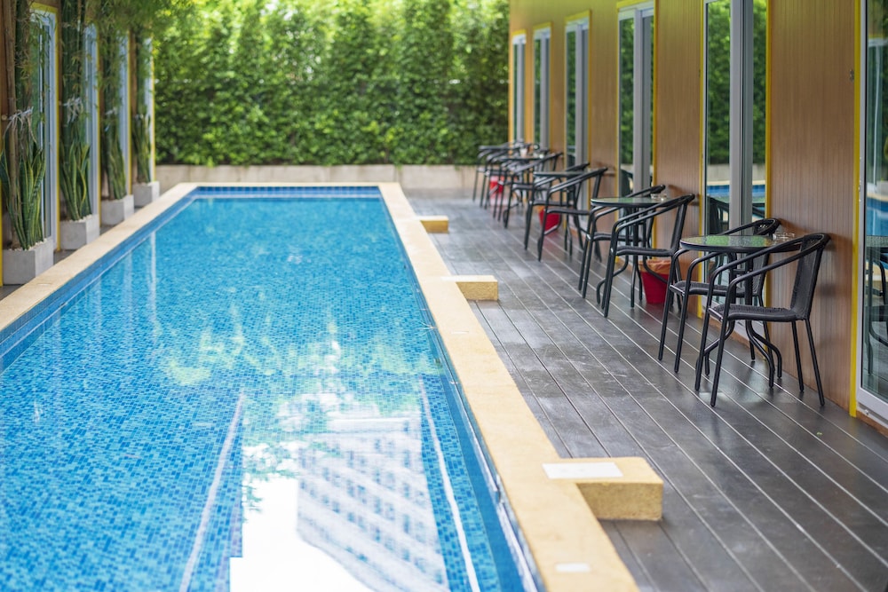 Resort V - MRT Huai Khwang