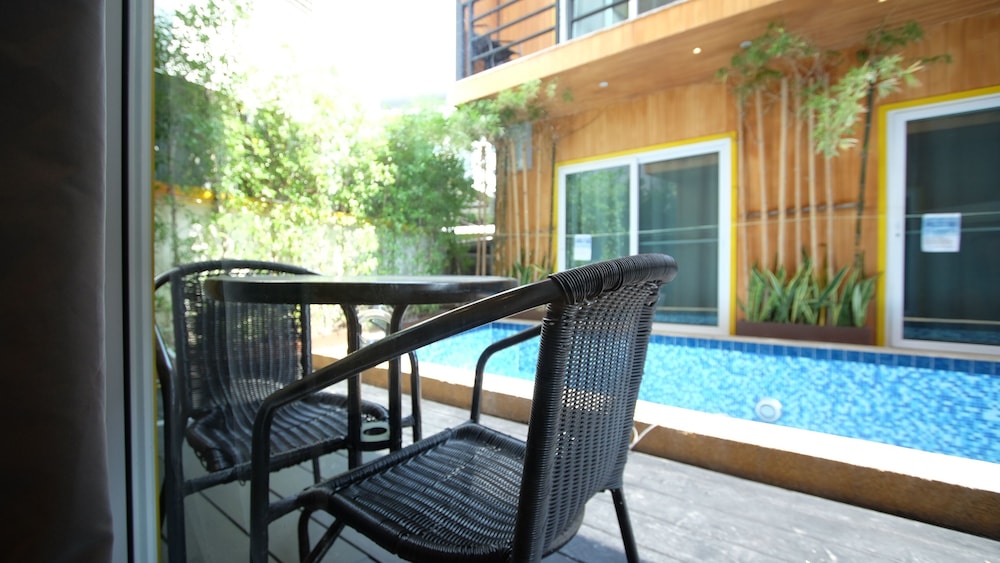 Resort V - MRT Huai Khwang