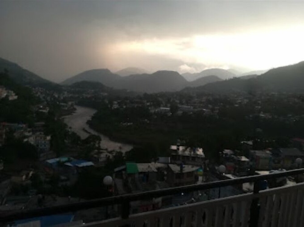 Shandar Guest House