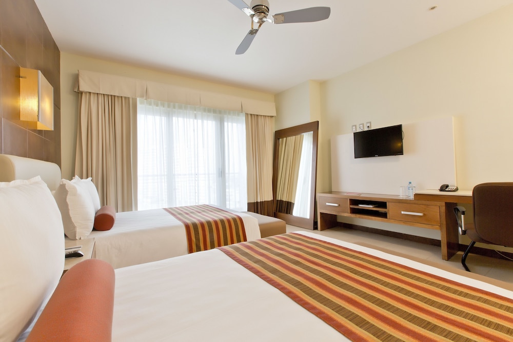 Krystal Urban Cancun & Beach Club