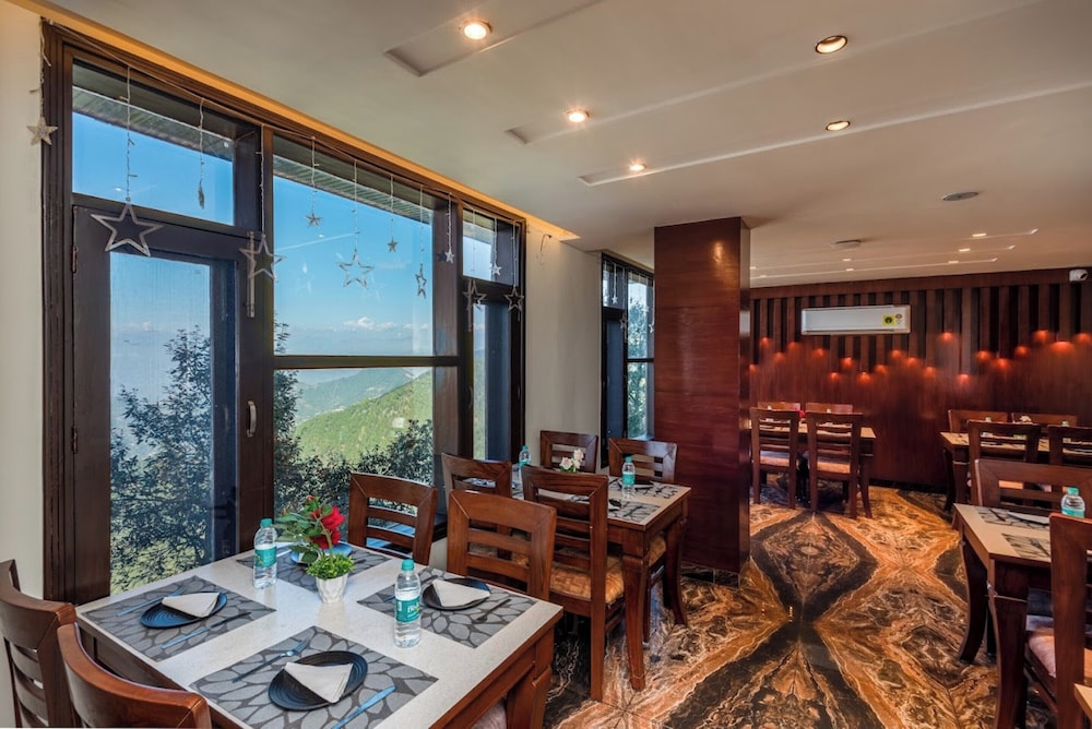 The Seasons Dalhousie - Best Valley View & Mountain View AC Hotel in Dalhousie