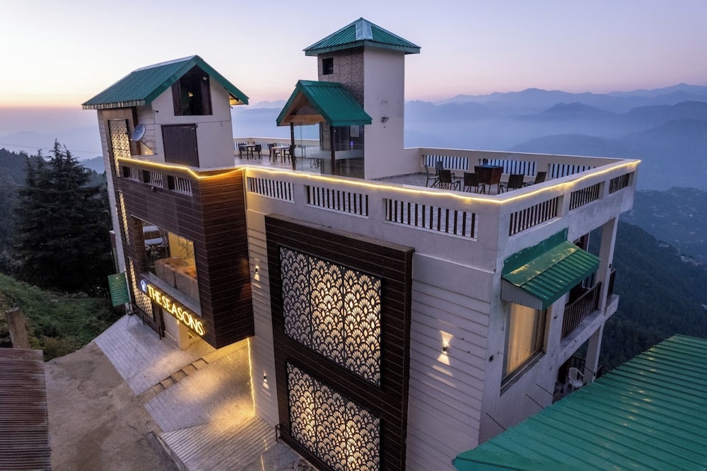 The Seasons Dalhousie - Best Valley View & Mountain View AC Hotel in Dalhousie
