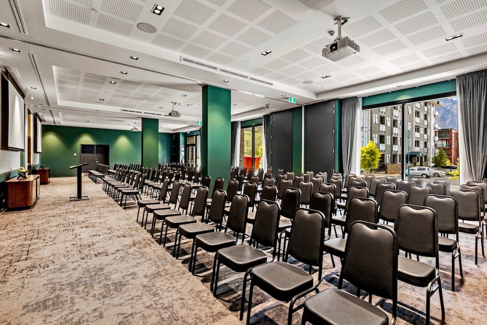 Holiday Inn Queenstown Remarkables Park by IHG