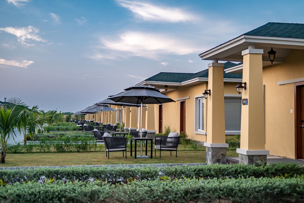 Hawthorn Suites by Wyndham Dwarka 