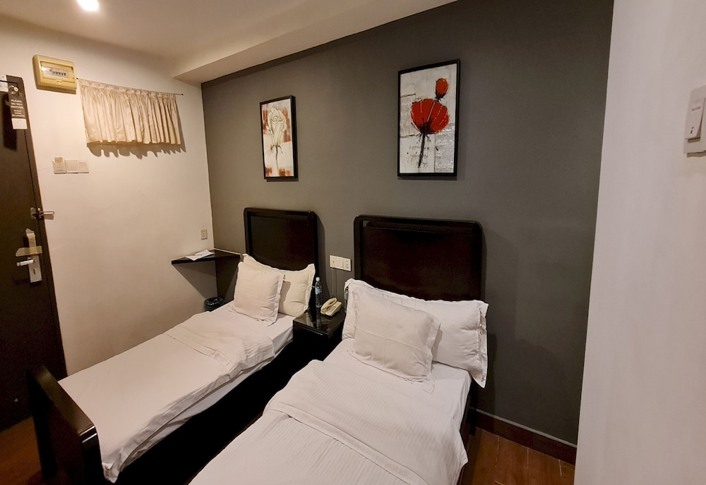 Hotel O Crossroads Hotel