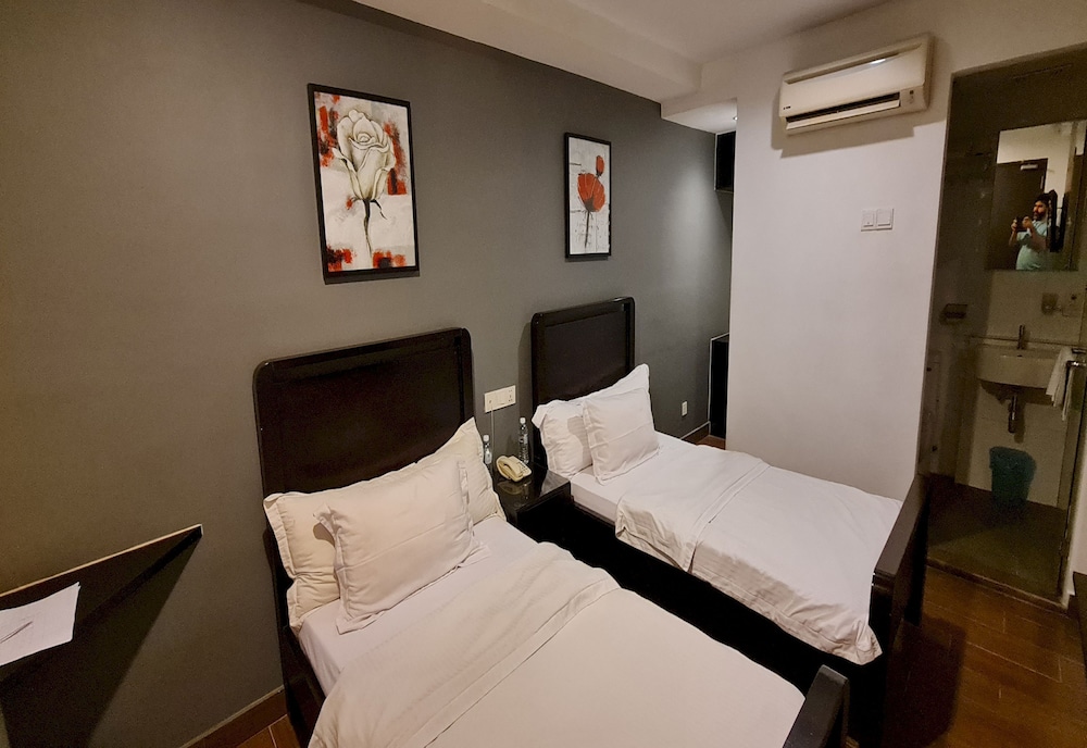 Hotel O Crossroads Hotel