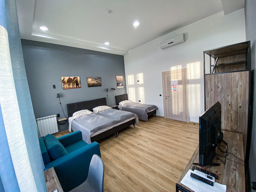 K43 Rooms and Apartments