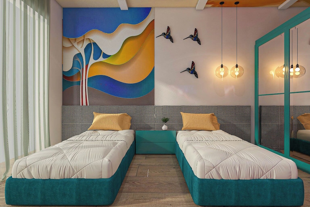 Kingfisher Nest Hotel Suites