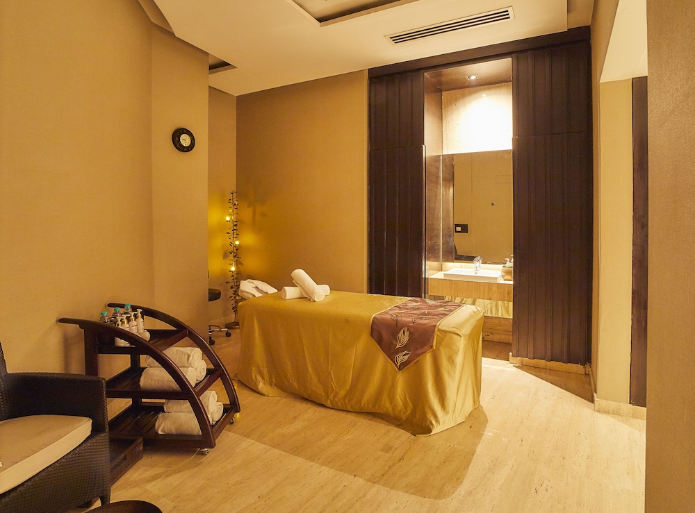 Crowne Plaza New Delhi Rohini, an IHG Hotel