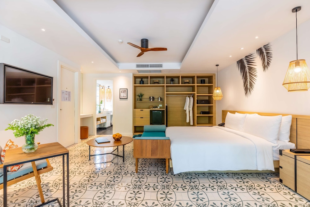 OUTRIGGER Surin Beach Resort