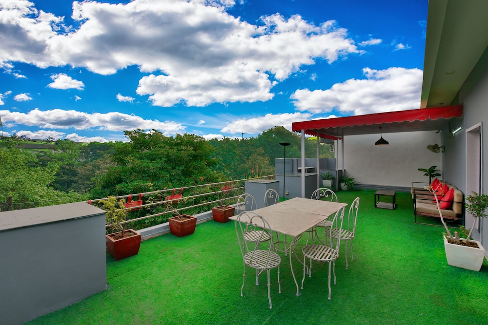Hotel Admire Inn, Noida Sector 51