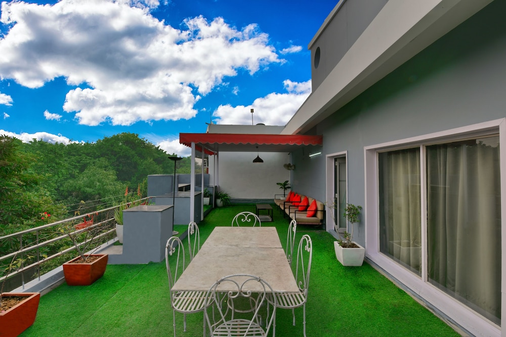 Hotel Admire Inn, Noida Sector 51