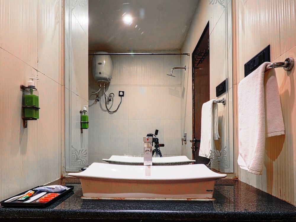 Oaktel Hotel Grand Shiva