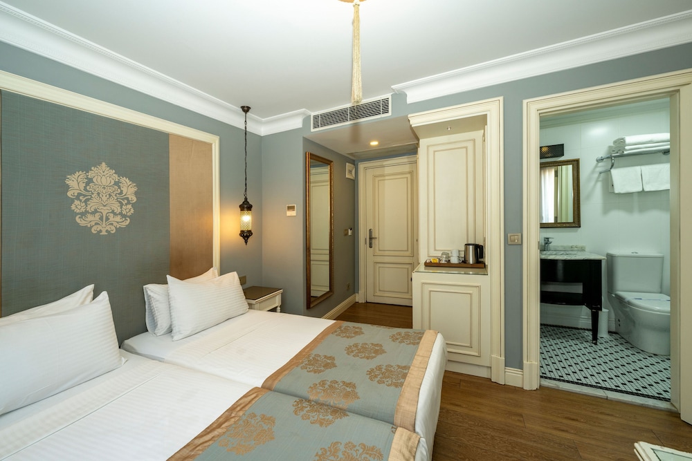 Raymond Hotel Old City