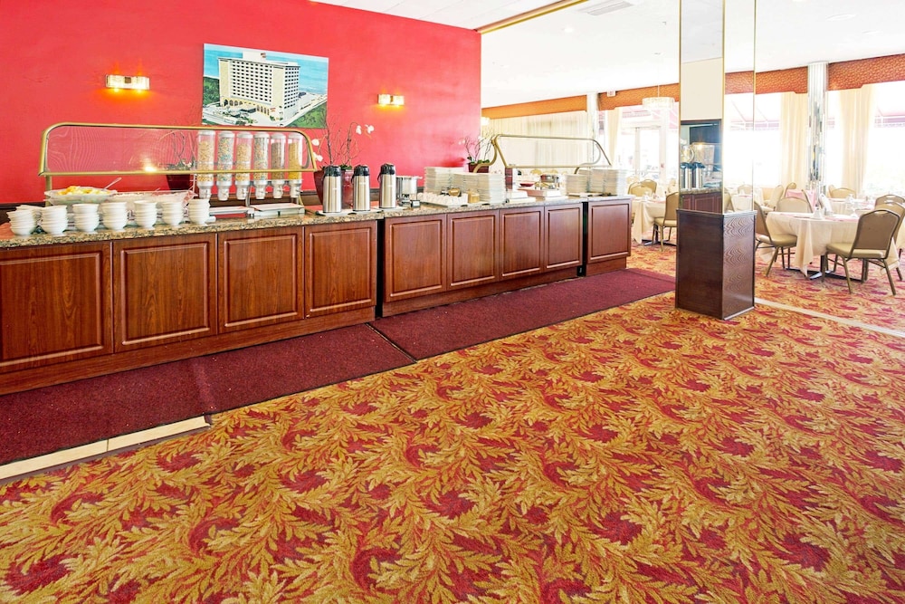 Ramada Plaza by Wyndham Marco Polo Beach Resort