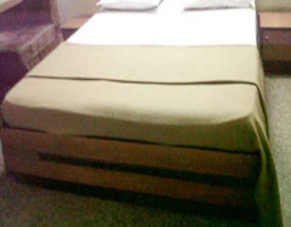 Room Maangta 130 Thane West