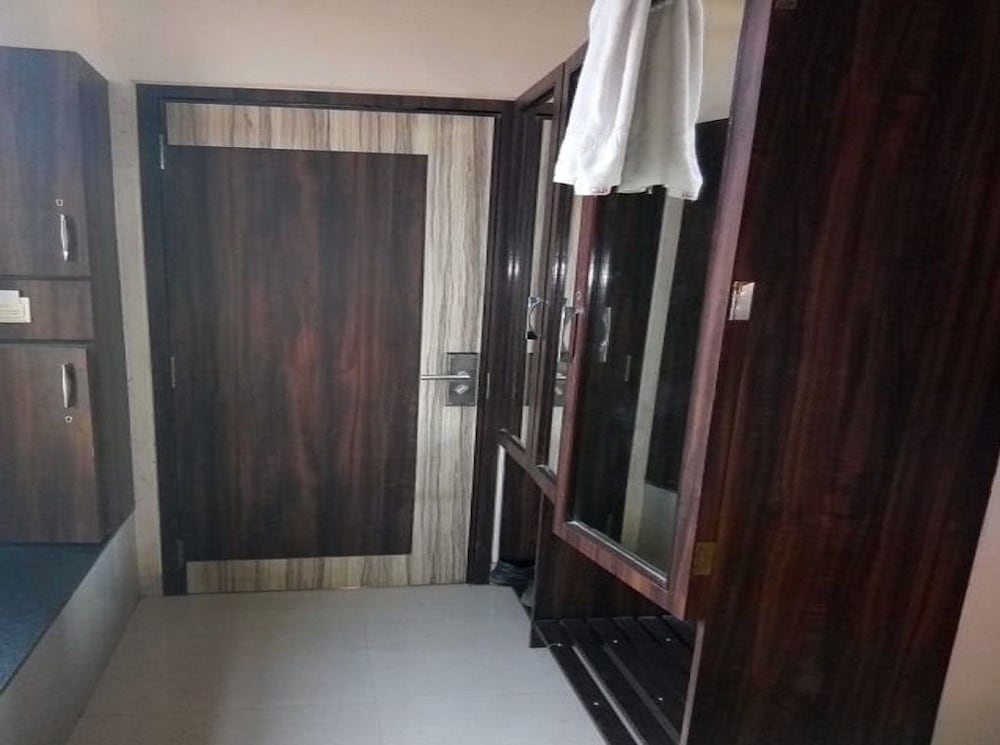 Room Maangta 130 Thane West