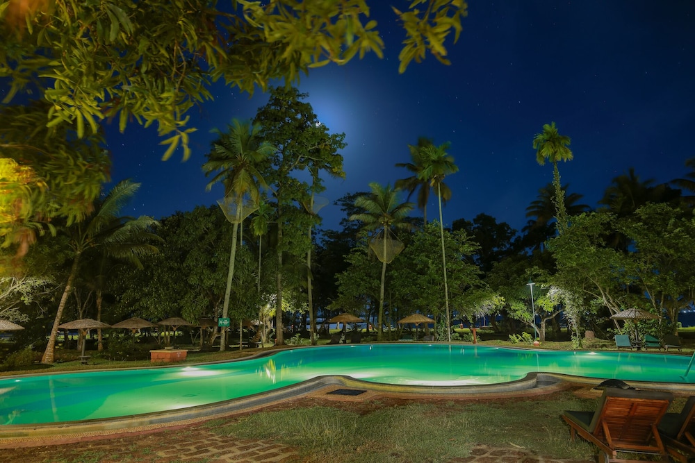 Coconut Lagoon - CGH Earth