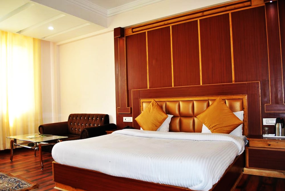 Hotel Natraj International Patnitop