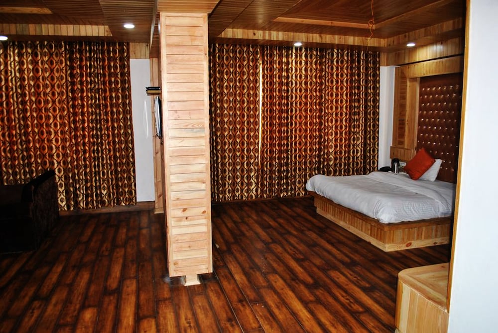 Hotel Natraj International Patnitop