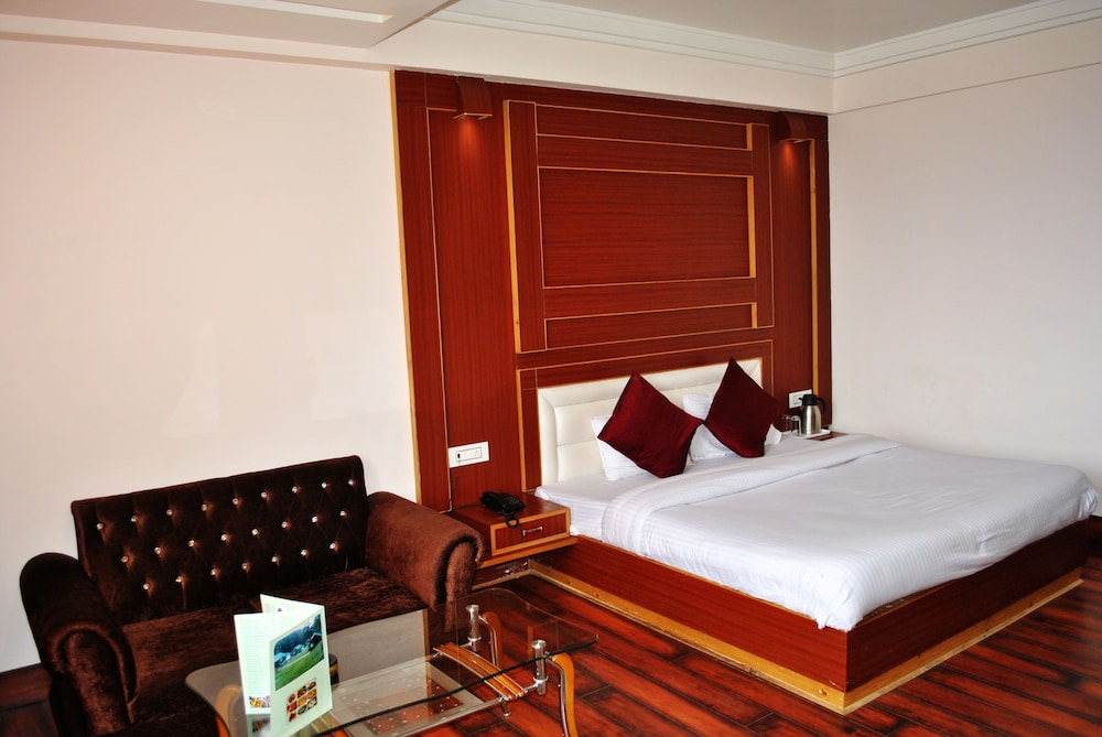 Hotel Natraj International Patnitop