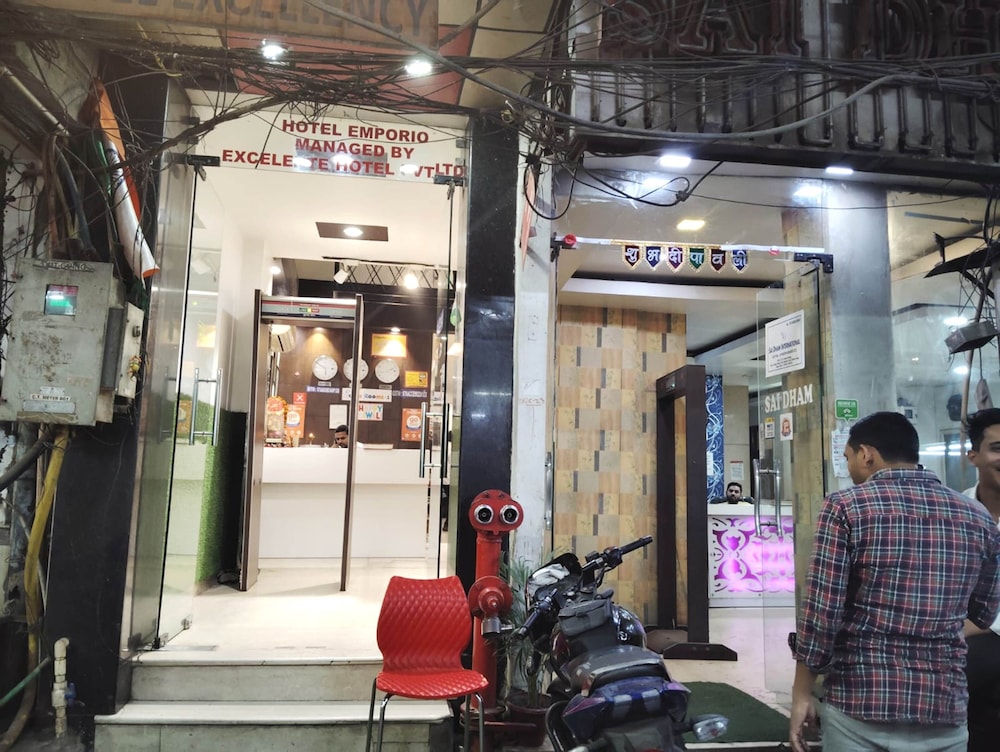 Hotel Emporio View - New Delhi Railway Station