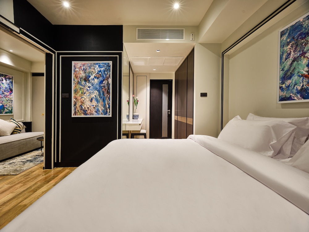 Floral Court Hotel & Residence Sukhumvit
