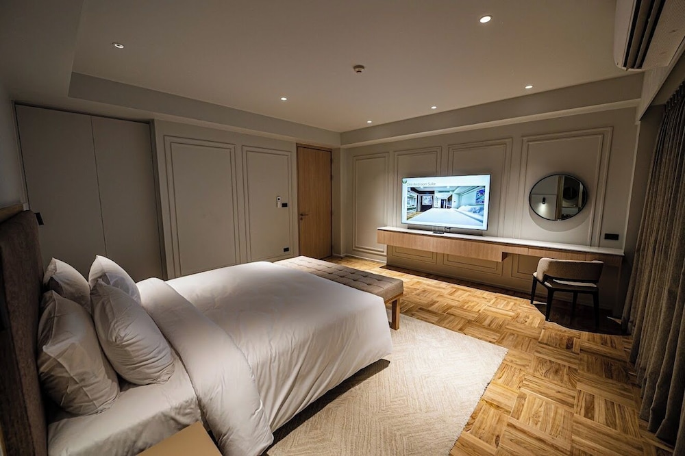 Floral Court Hotel & Residence Sukhumvit