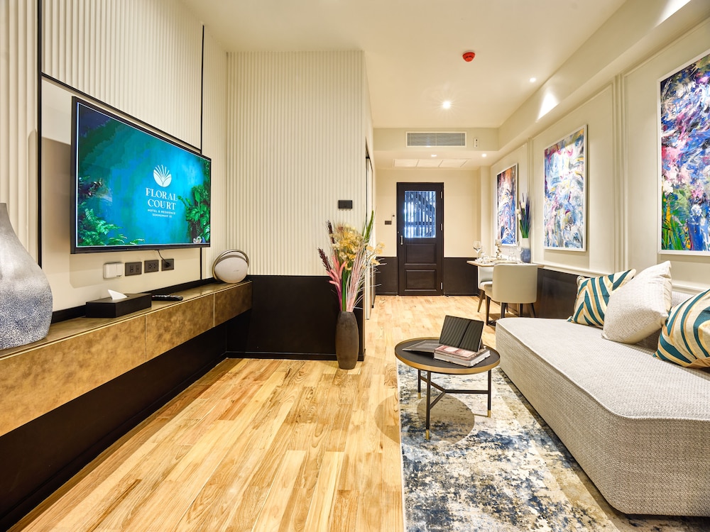 Floral Court Hotel & Residence Sukhumvit
