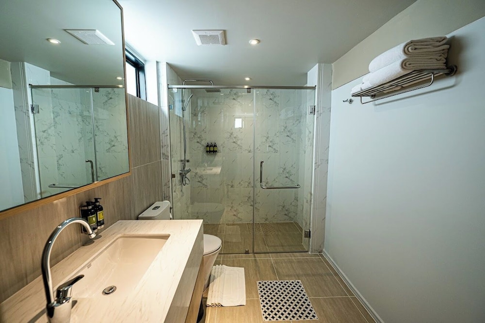 Floral Court Hotel & Residence Sukhumvit