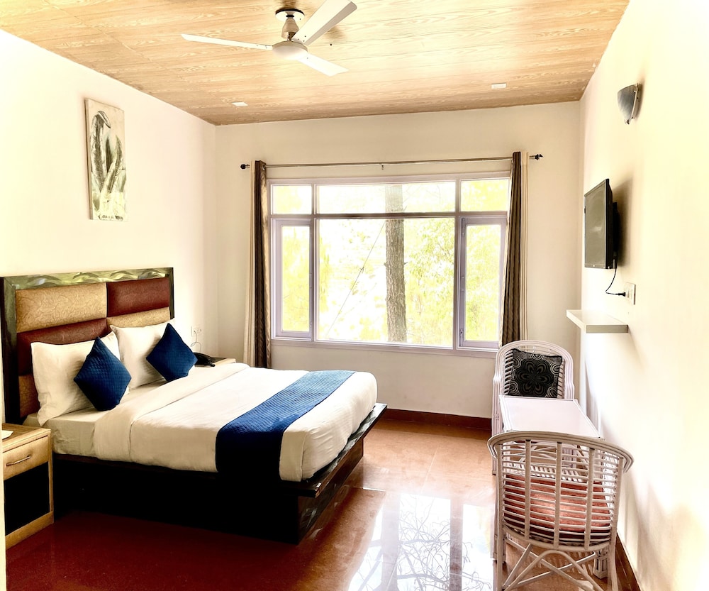 Hotel Shiva Lake - Near Mussoorie Lake