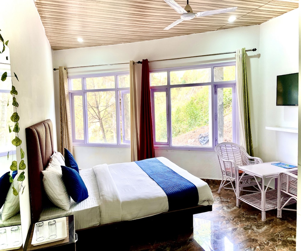 Hotel Shiva Lake - Near Mussoorie Lake