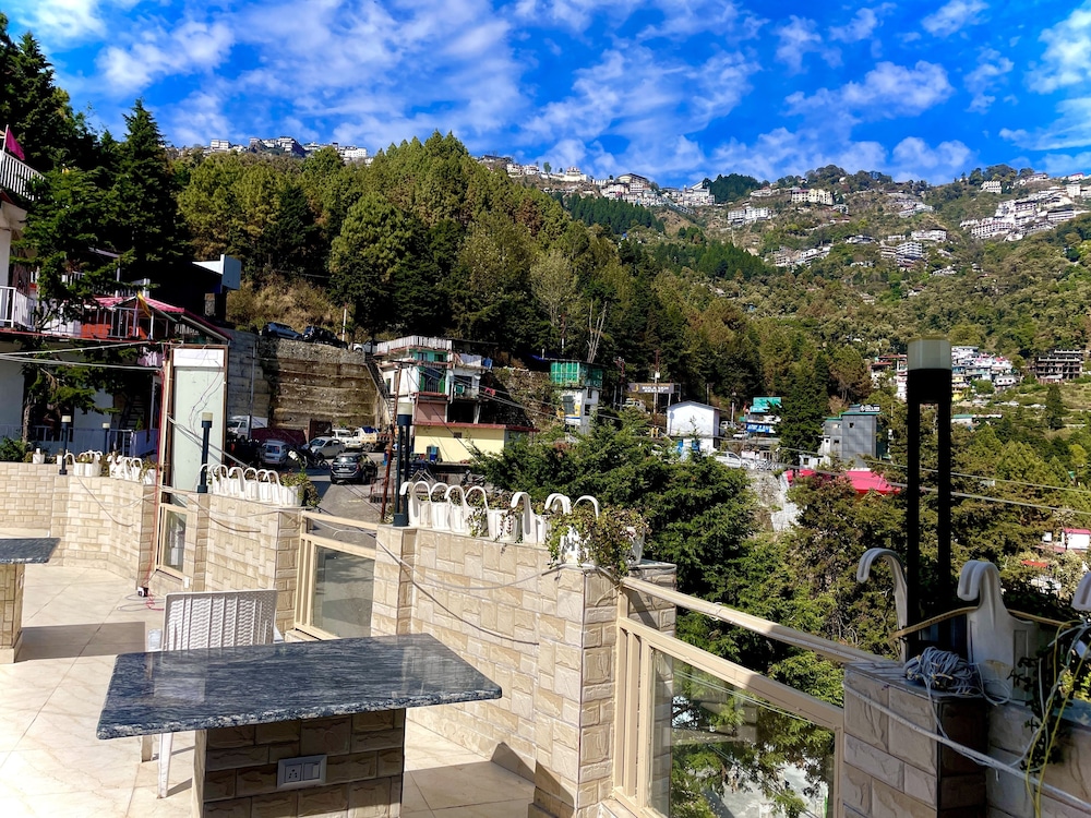 Hotel Shiva Lake - Near Mussoorie Lake