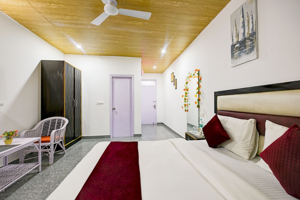 Hotel Shiva Lake - Near Mussoorie Lake
