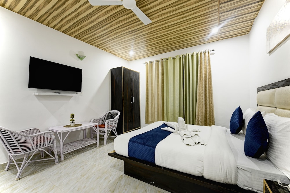 Hotel Shiva Lake - Near Mussoorie Lake