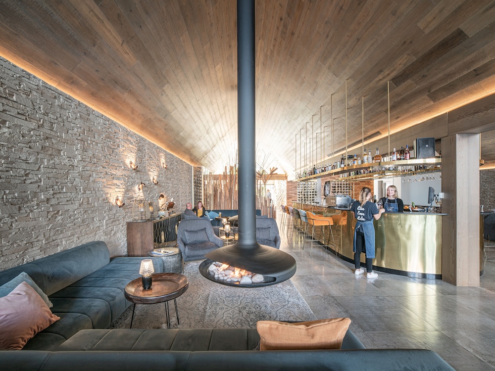Kamana Lakehouse
