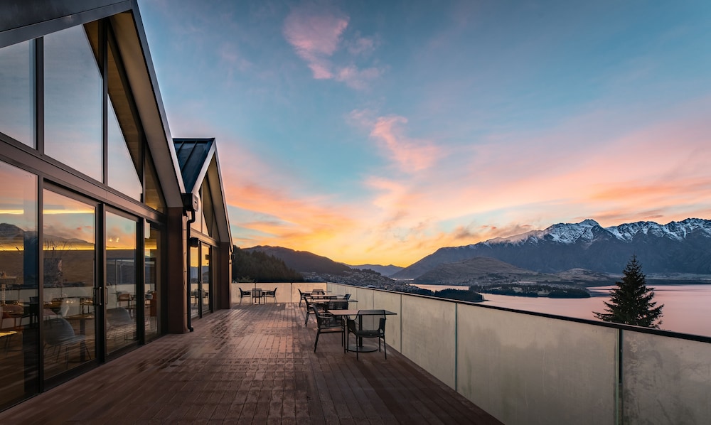 Kamana Lakehouse