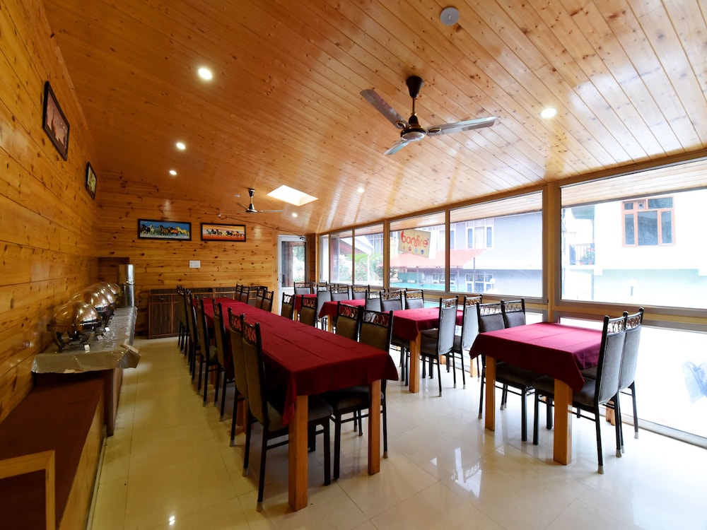 OYO 13586 Hotel Monarch