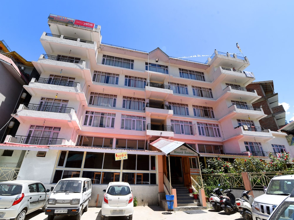 OYO 13586 Hotel Monarch